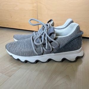 SOREL Kinetic Sneakers (Women's size 8) *GREAT PRE-OWNED CONDITION*